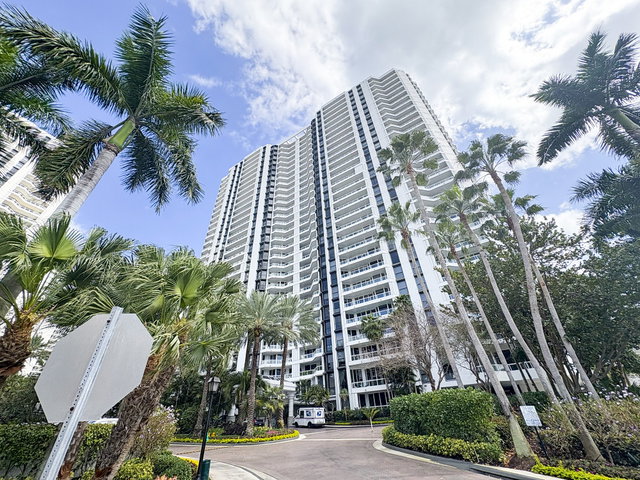 South Tower at The Point  photo 3